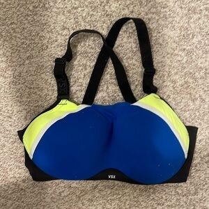 Victoria’s Secret sports bra 34c